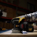 ماكينة صنفرة بطارية 18 فولط 5" CAT DX42B