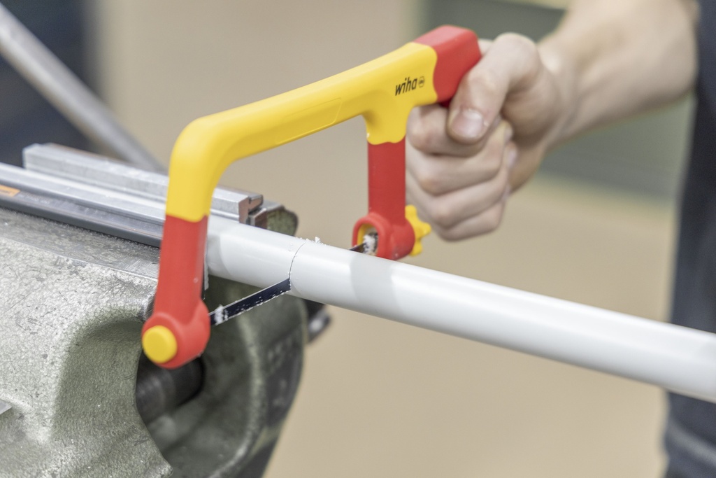HACKSAW ELECTRIC INSULATED WITH THREE SAW BLADES 150 MM - WIHA SB246176